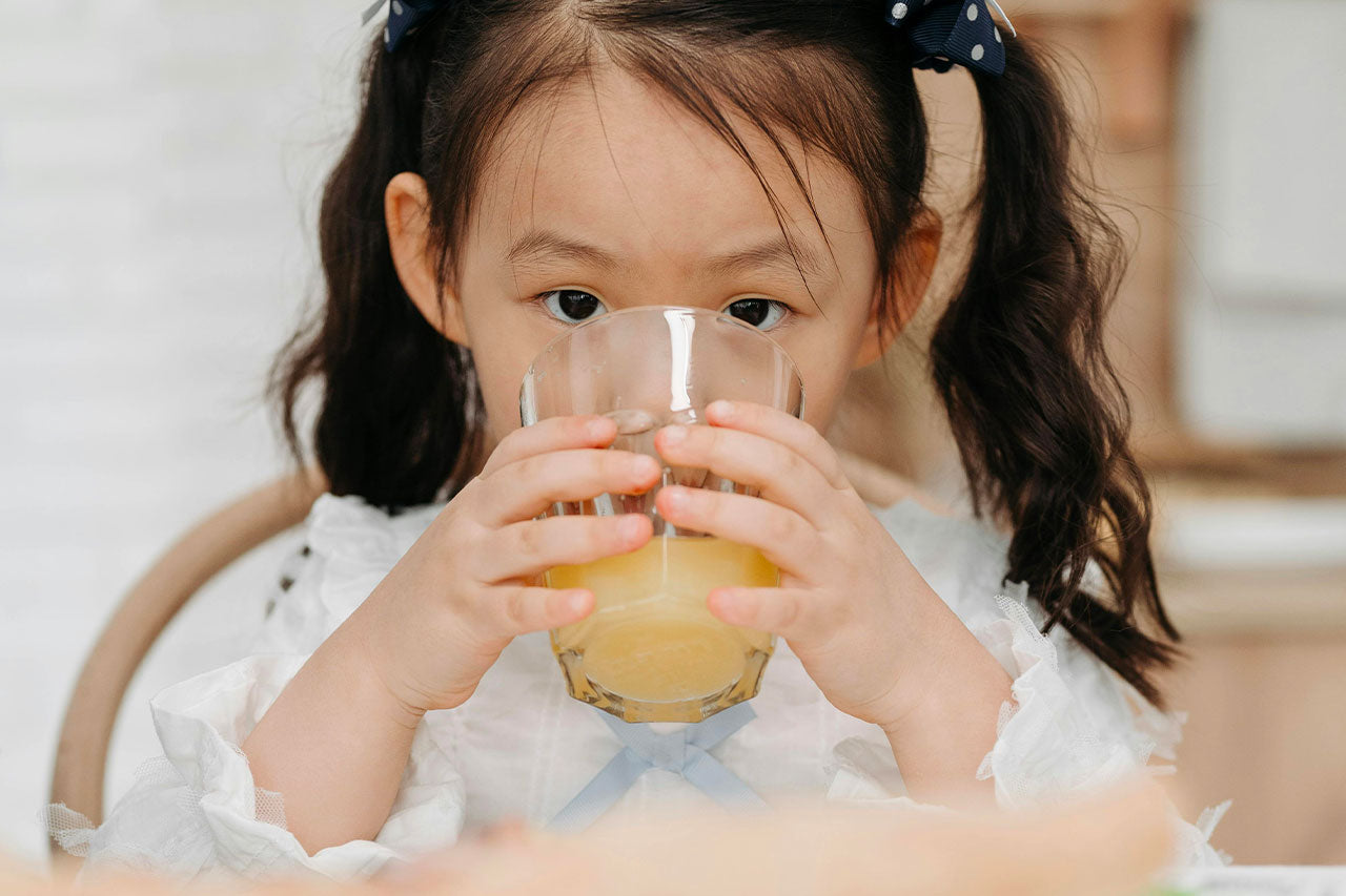 Jus de fruits, sodas et boissons sucrées : que boivent vraiment nos enfants au petit-déjeuner ?