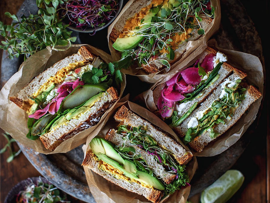 Sandwich à l’aubergine rôtie (végétal, riche en fibres)