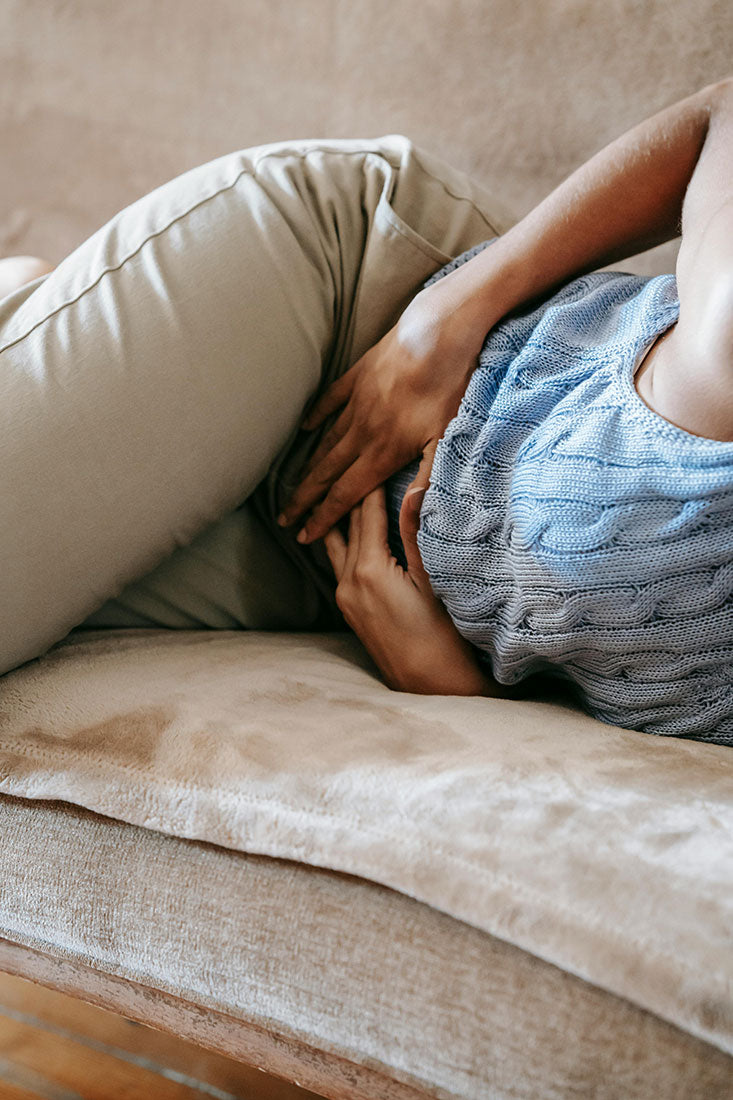 Ventre gonflé après le repas : causes, solutions et signaux d'alerte